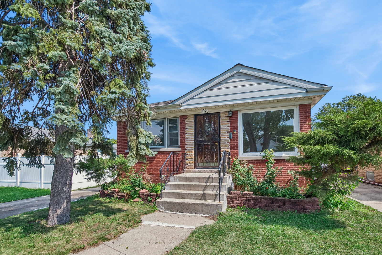Property Photo:  1029 Eastern Avenue  IL 60104 