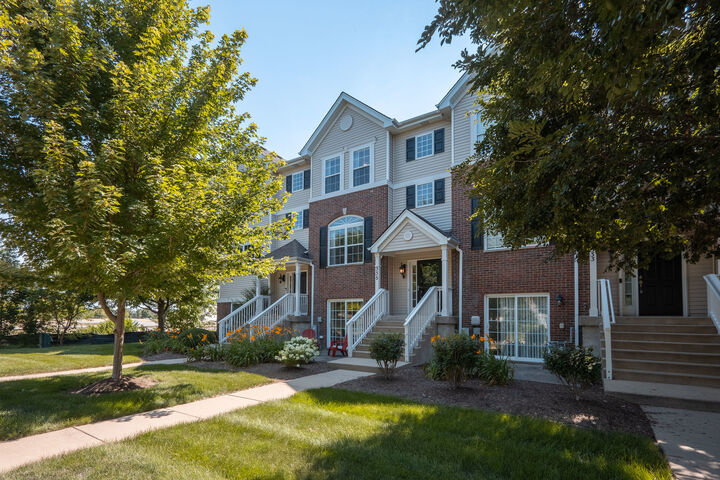 Property Photo:  335 Lakeshore Drive  IL 60543 