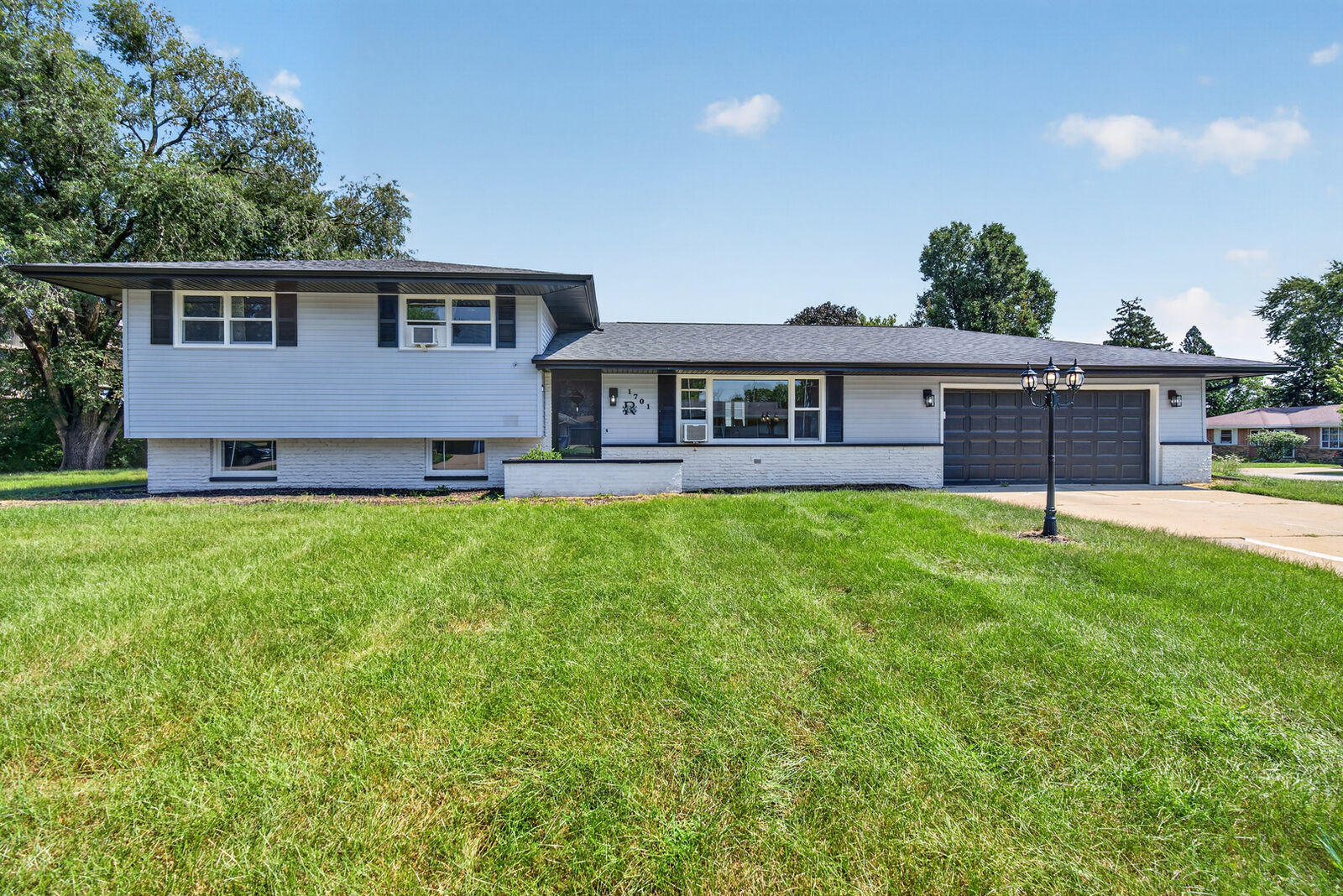Property Photo: 1701 Newton Drive IL 60450