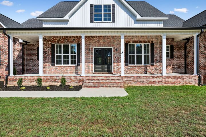 Property Photo:  106 Settlers Trce  TN 37388 