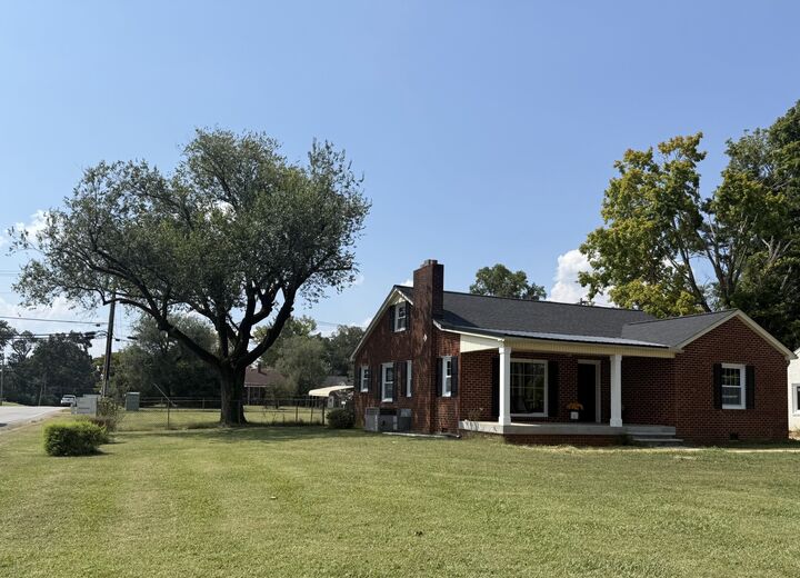 Property Photo:  201 Parkes Ave  TN 38464 