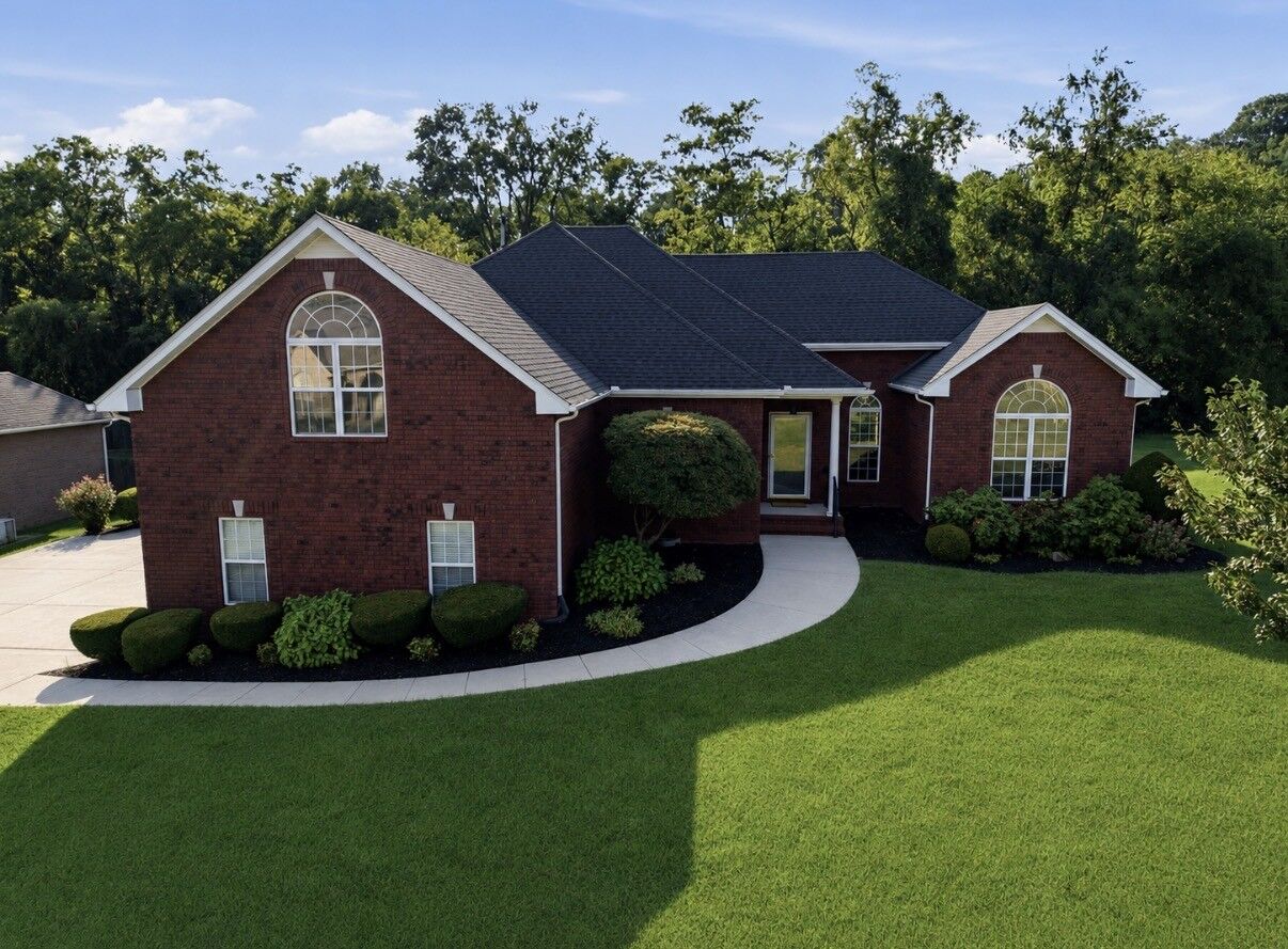 Property Photo:  1017 Stafford Ct  TN 37075 