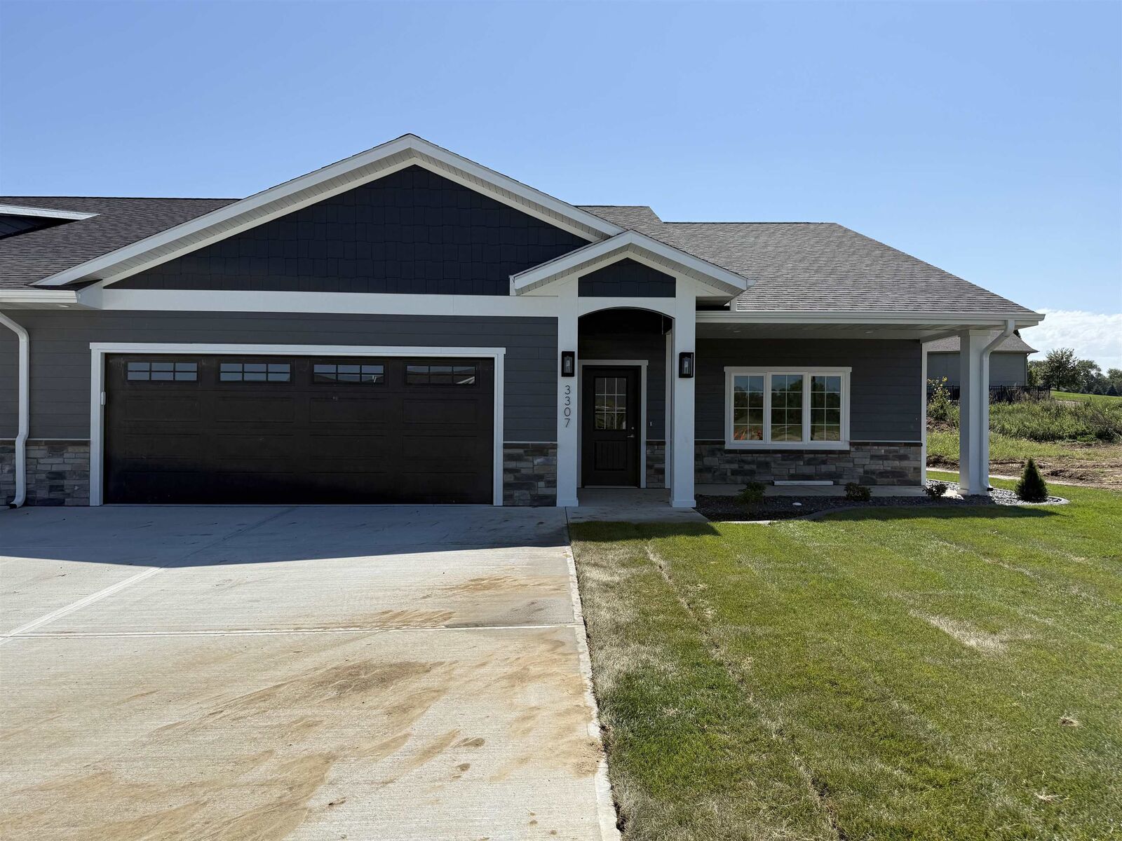 Property Photo:  3307 Stonebrook Ln  NE 68701 