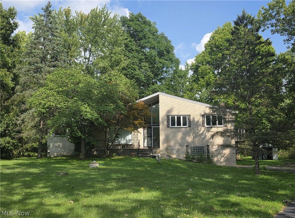 Property Photo: 13037 Stratford Trail OH 44026