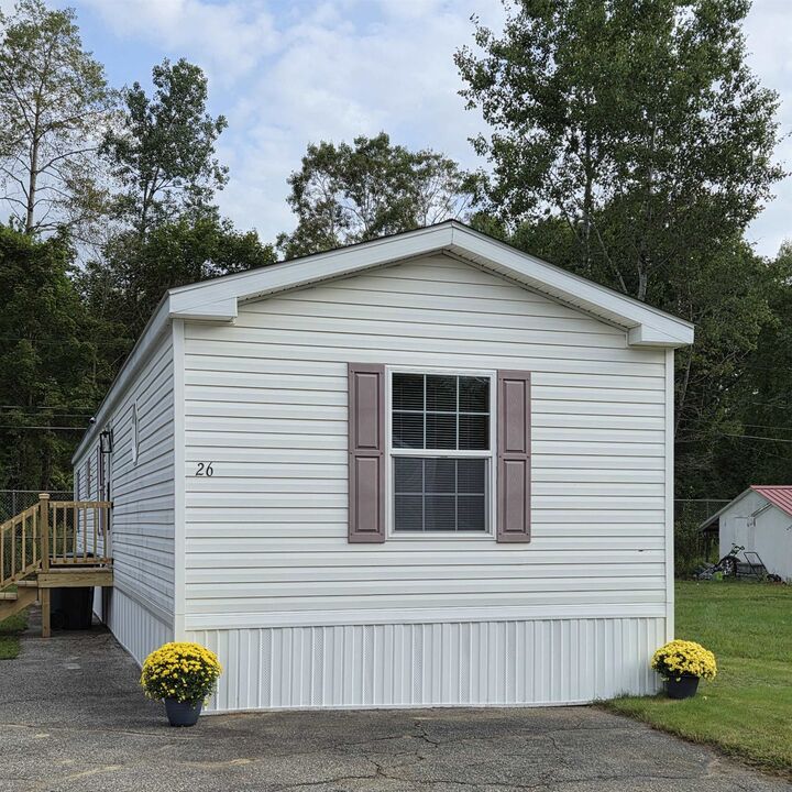 Property Photo:  26 Longmeadow Drive  NH 03301 
