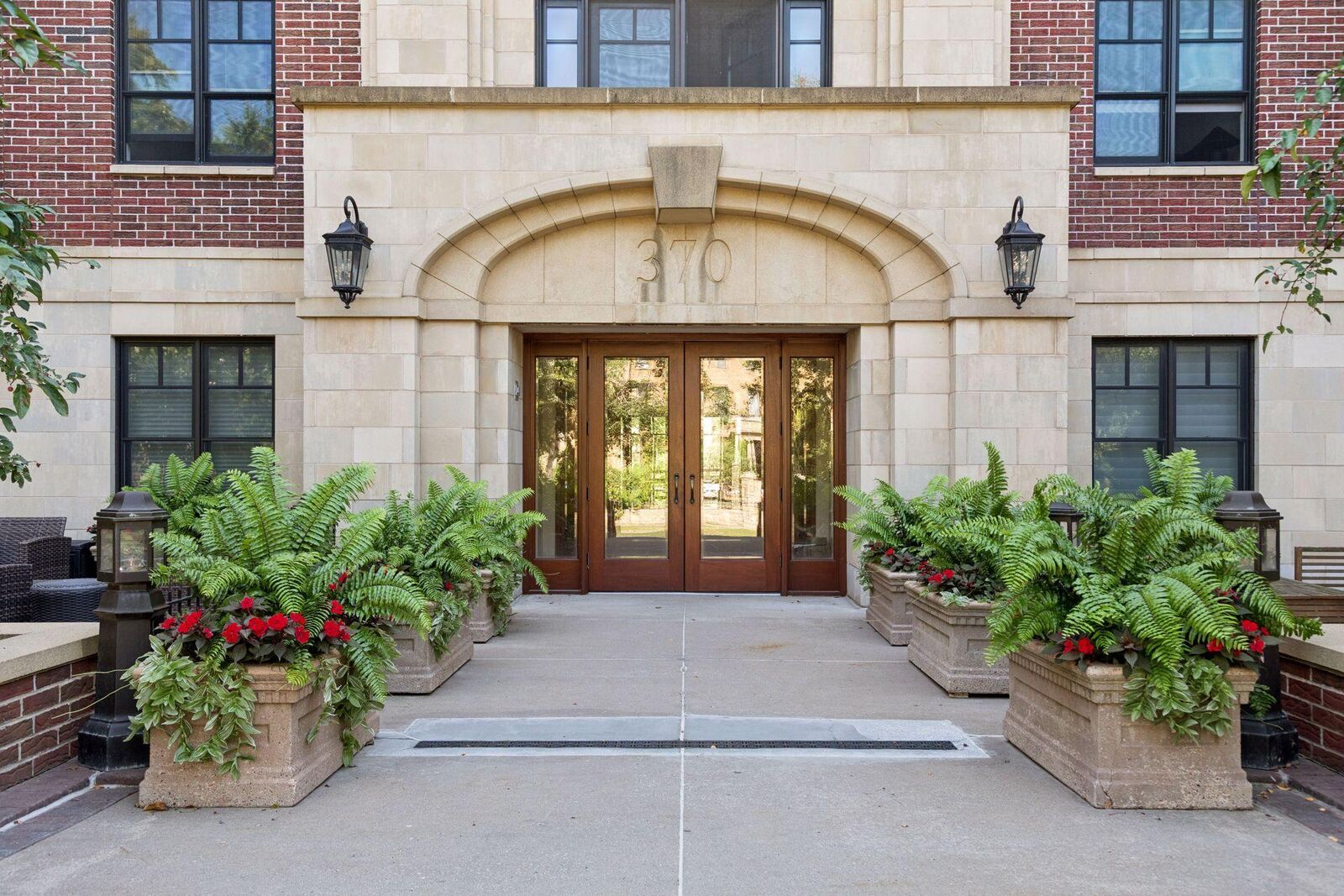 Property Photo:  370 Marshall Avenue 201  MN 55102 
