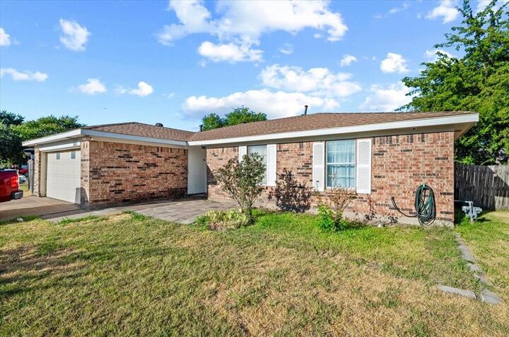 Property Photo:  3610 Hummingbird Drive  TX 75052 