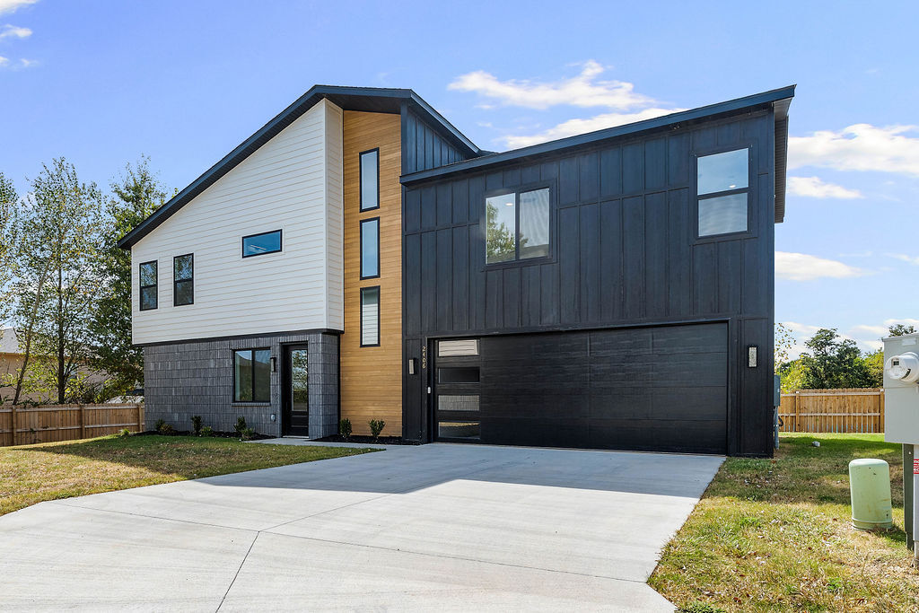 Property Photo:  2406 S 27th Street  AR 72758 