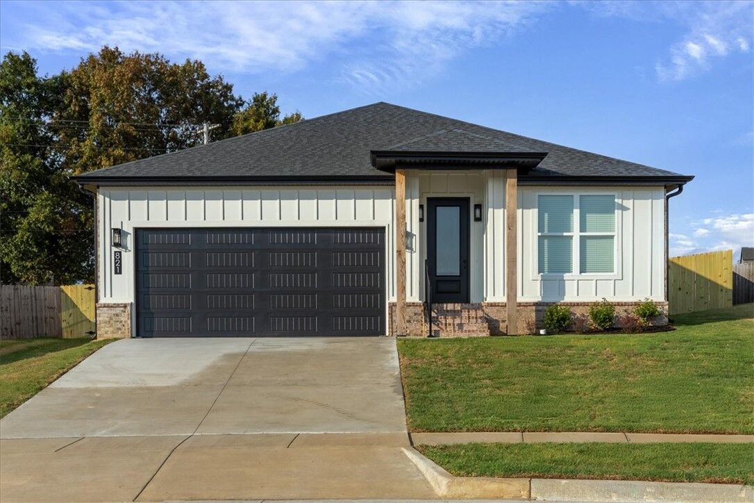 Property Photo: 821 Pinnacle Street AR 72753