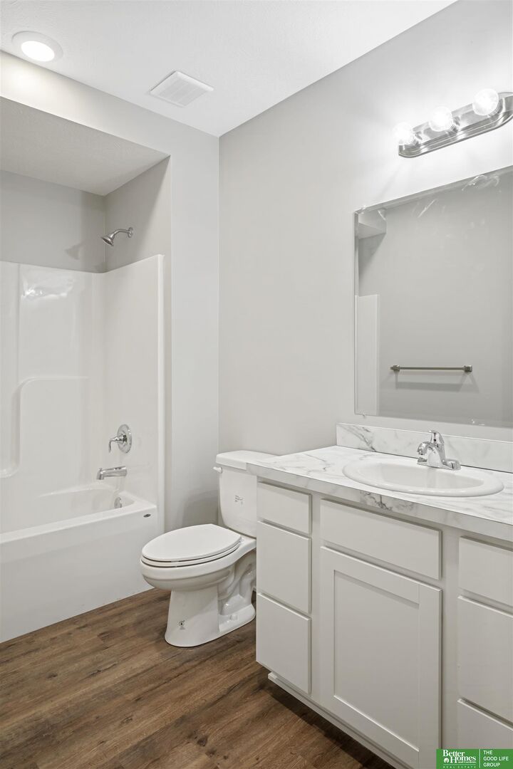 Property Photo:  5625 N 29 Street  NE 68111 