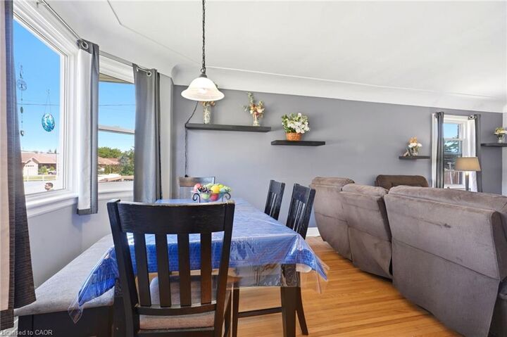 Property Photo:  127 Taylor Avenue  ON L8K 3T1 