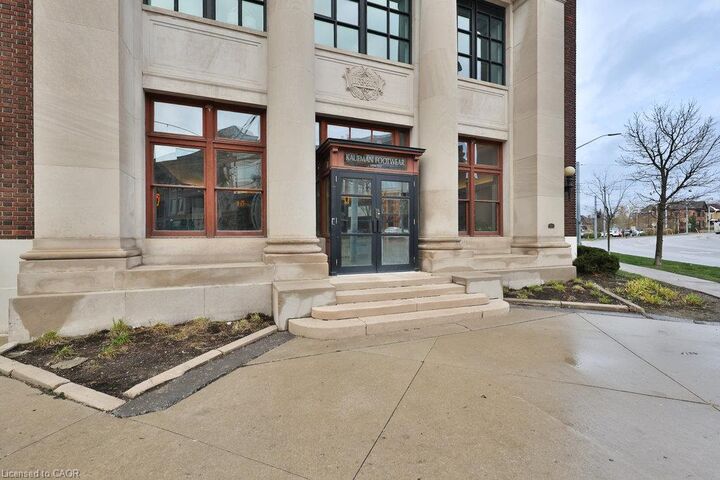 Property Photo:  404 King Street W 424  ON N2G 4Z9 