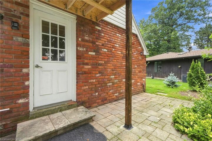 Property Photo:  208 North Shore Boulevard W Lower  ON L7T 1A4 