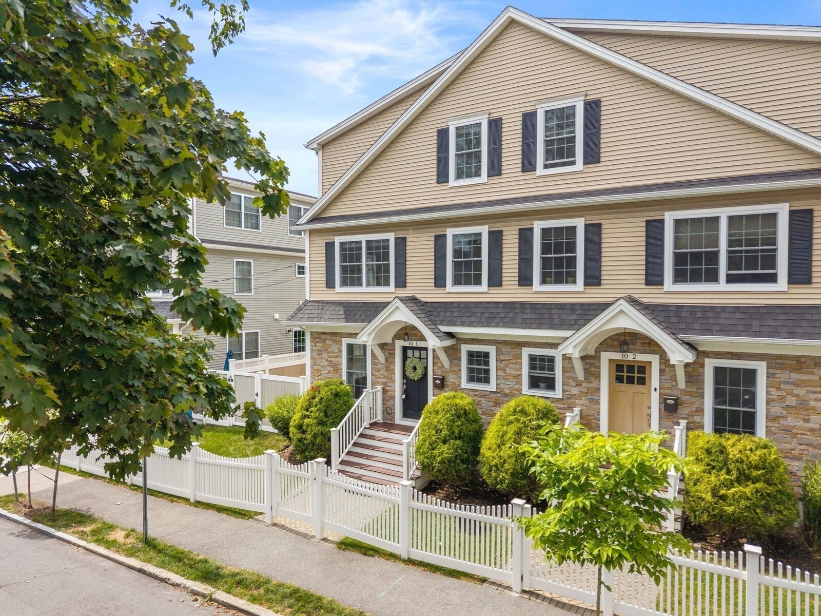 Property Photo:  10 Gale St 1  MA 02453 