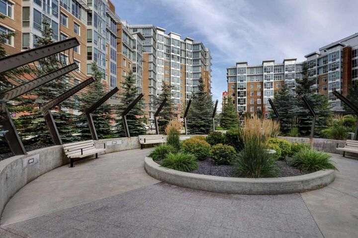 Property Photo: 32 Varsity Estates Circle NW 604 AB T3A 2Y1