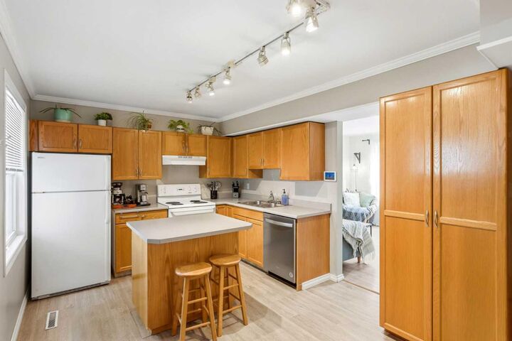 Property Photo:  442 Regal Park NE  AB T2E 0S6 