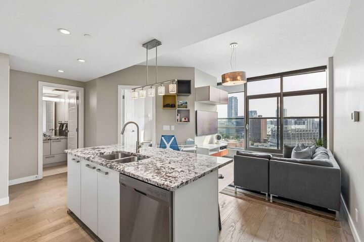 Property Photo:  225 11 Avenue SE 1404  AB T2G 0G3 