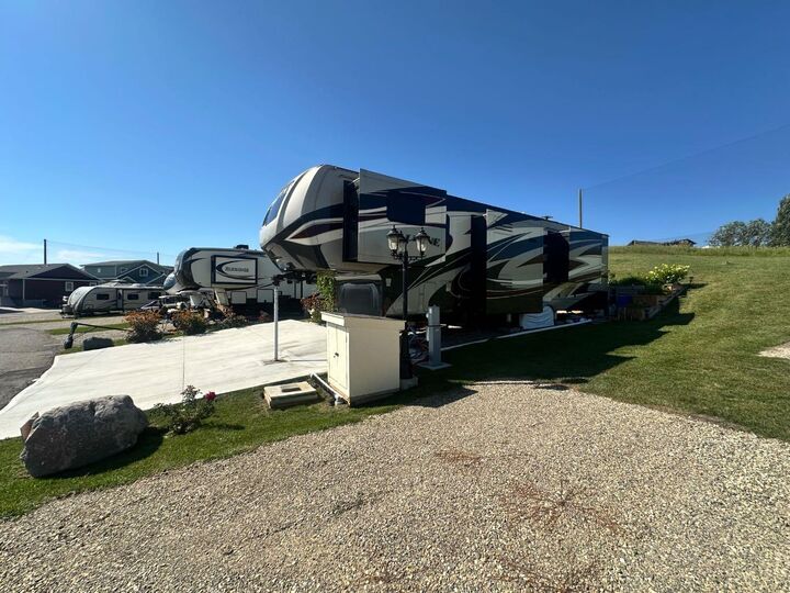 Property Photo:  25054 South Pine Lake Rd. 6098  AB T0M 1R0 