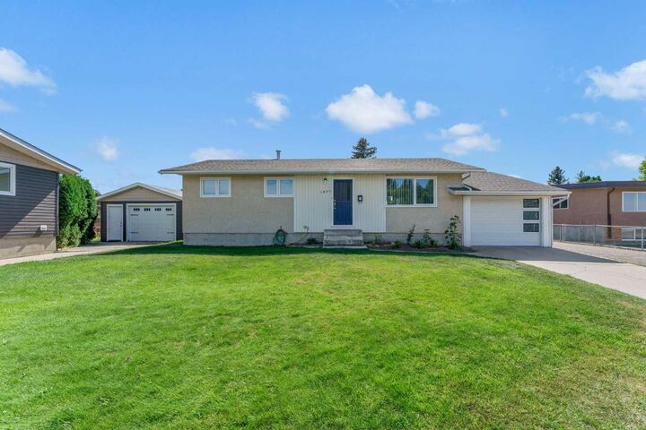 Property Photo:  1825 16 Street SE  AB T1A 7J8 