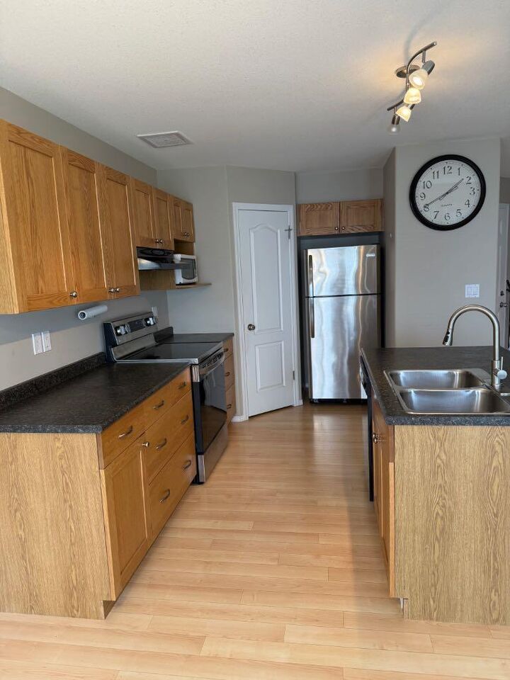 Property Photo:  18 Sierra Avenue SW  AB T1B 0A5 