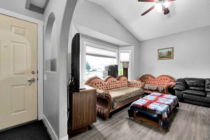 Property Photo:  3794 Catalina Boulevard NE  AB T1Y 6Y2 