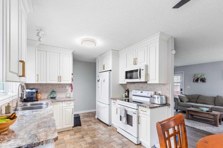 Property Photo:  9715 69 Avenue  AB T8V 5E4 