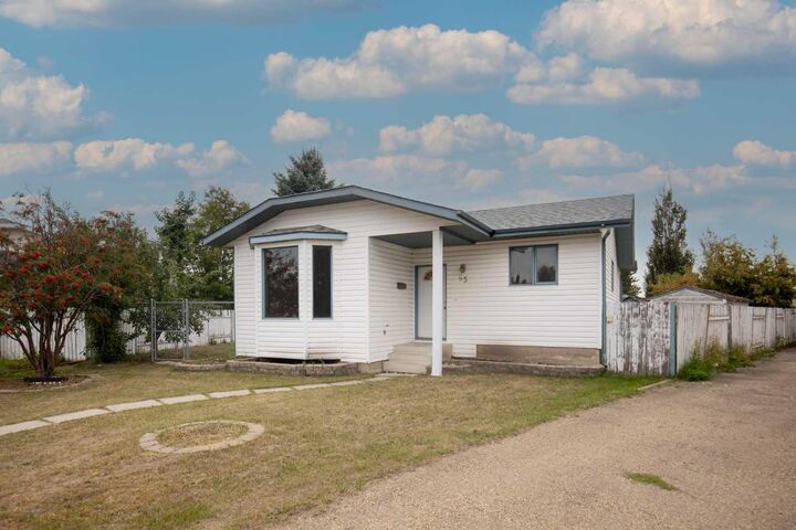 Property Photo:  65 Sunrise Close  AB T0M 0J0 