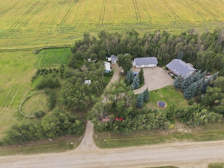 Property Photo:  35464 Range Road 270  AB T4G 1T9 