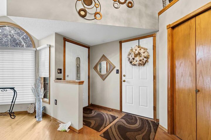 Property Photo:  10 Redwood Place SE  AB T1B 4A1 