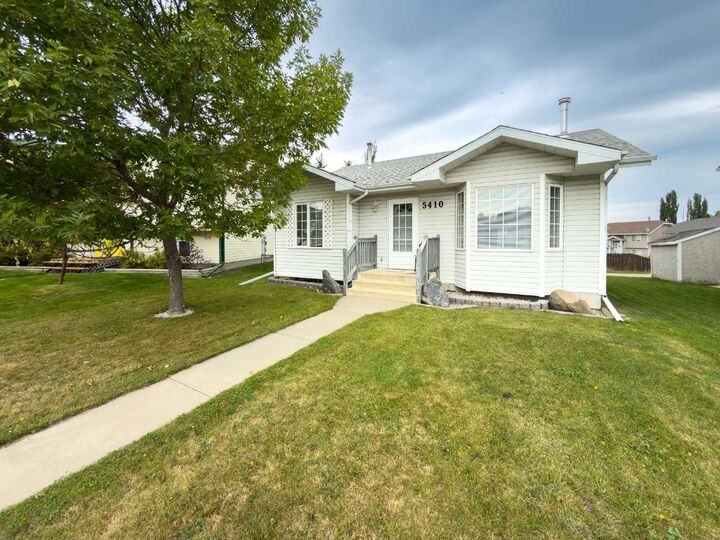 Property Photo:  5410 61 Avenue Close  AB T4T 1N8 