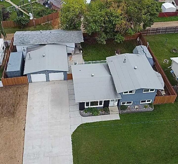 Property Photo:  4104 52 Street  AB T9S 1J1 