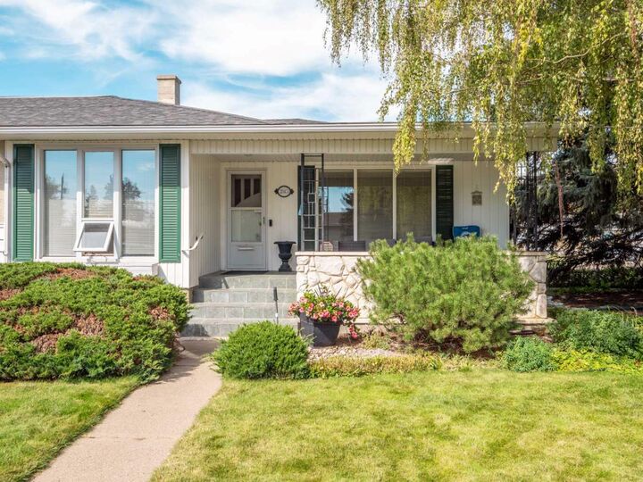 Property Photo:  2515 3rd Avenue S  AB T1J 0M1 