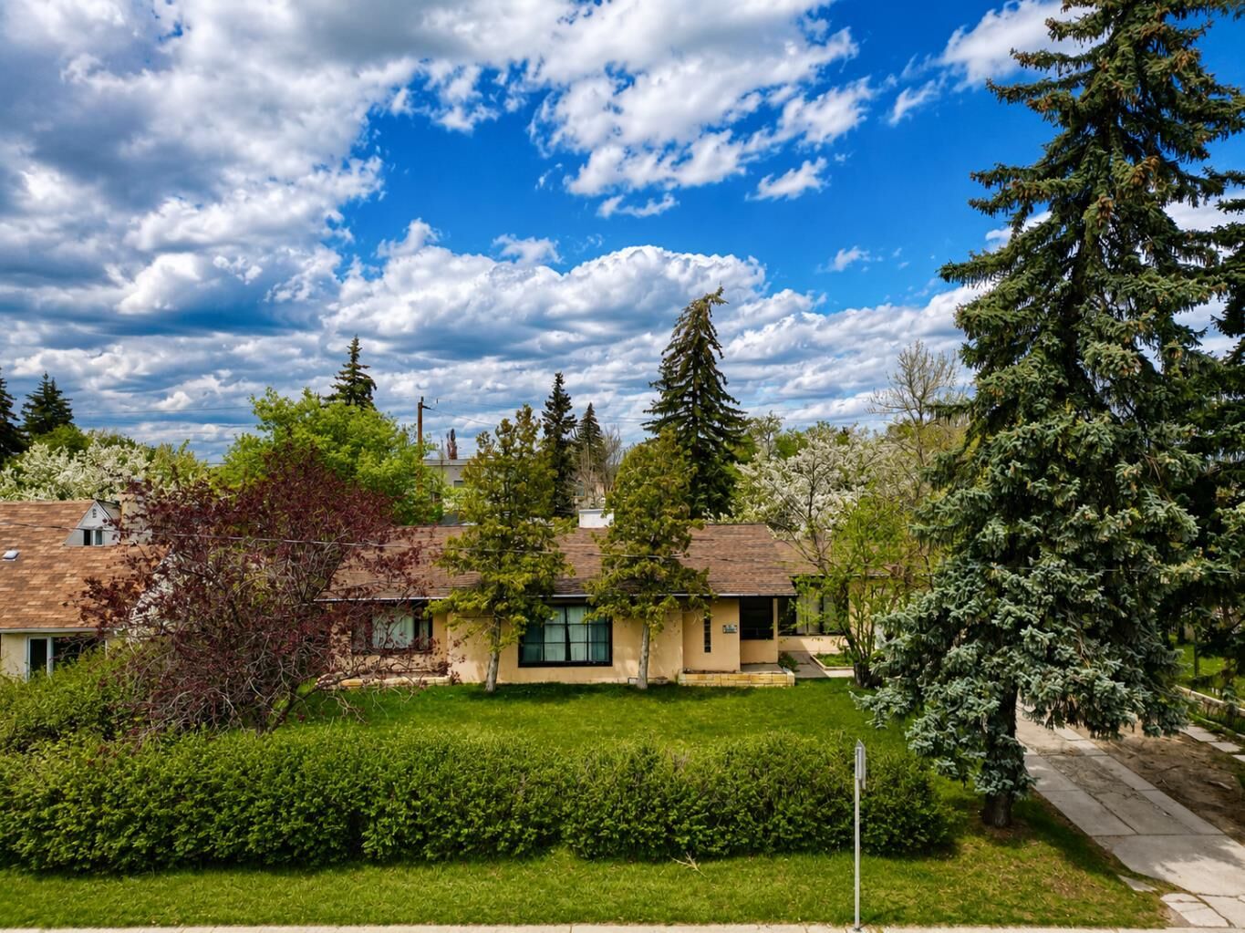 Property Photo:  2110 26 Avenue SW  AB T2T 1E6 