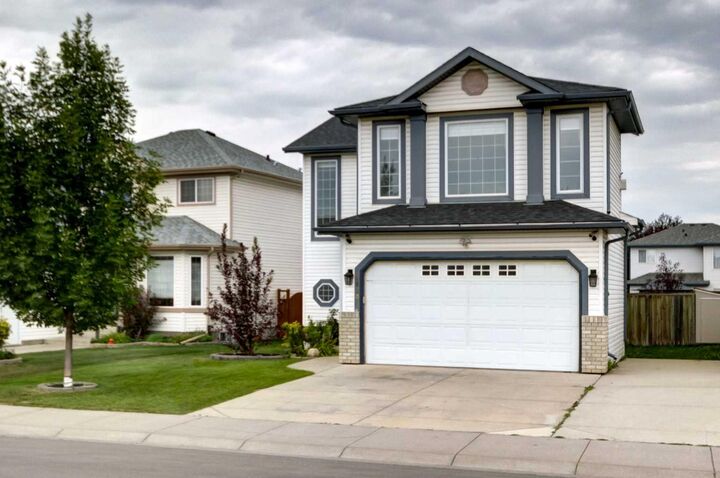 Property Photo:  1820 Woodside Boulevard NW  AB T4B 2K1 