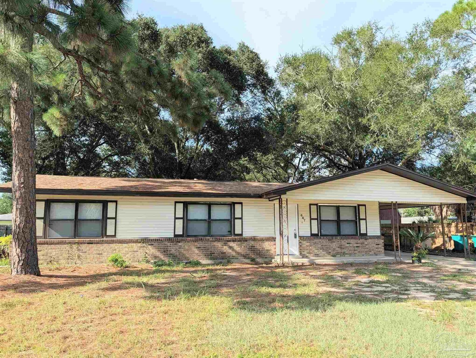 Property Photo: 607 Lang Rd FL 32547