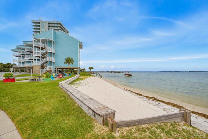 Property Photo: 1150 Ft Pickens Rd D-6 FL 32561