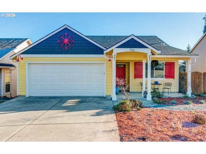 Property Photo:  966 4th Ave  OR 97064 