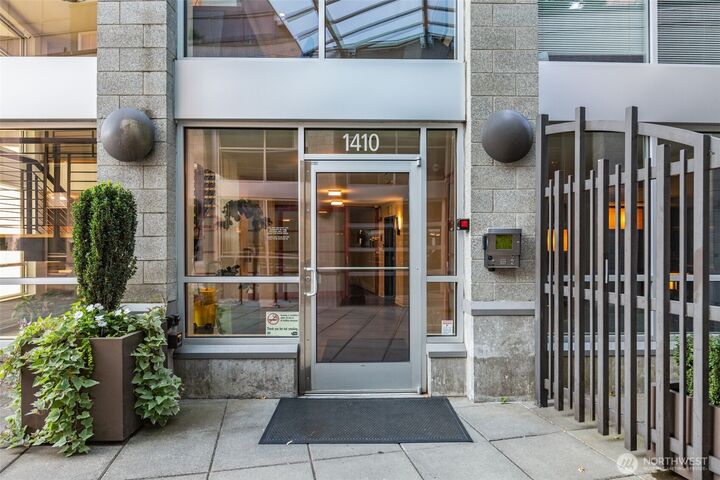 Property Photo: 1410 E Pine Street W307 WA 98122