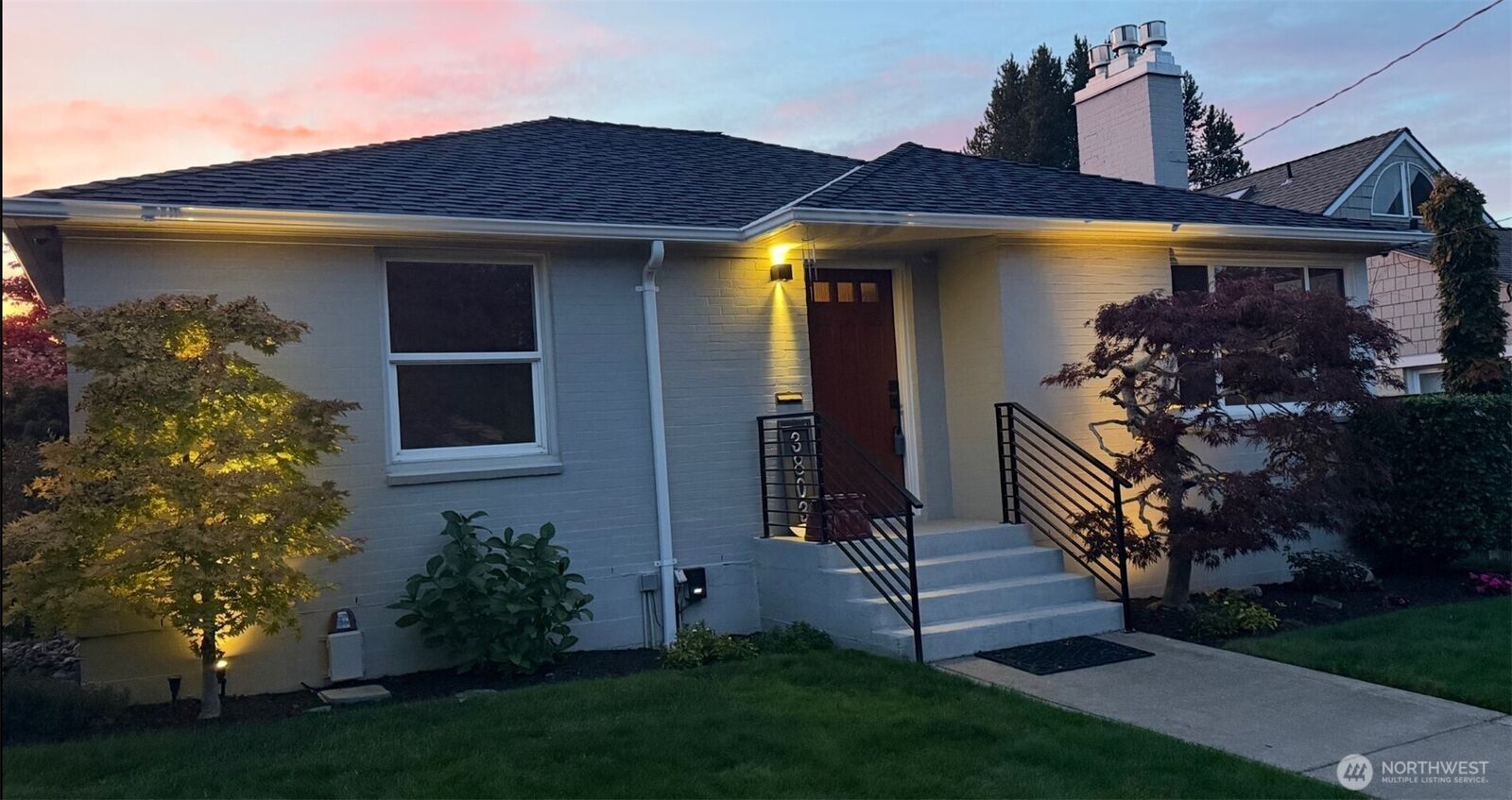 Property Photo:  3803  29th Avenue W  WA 98199 