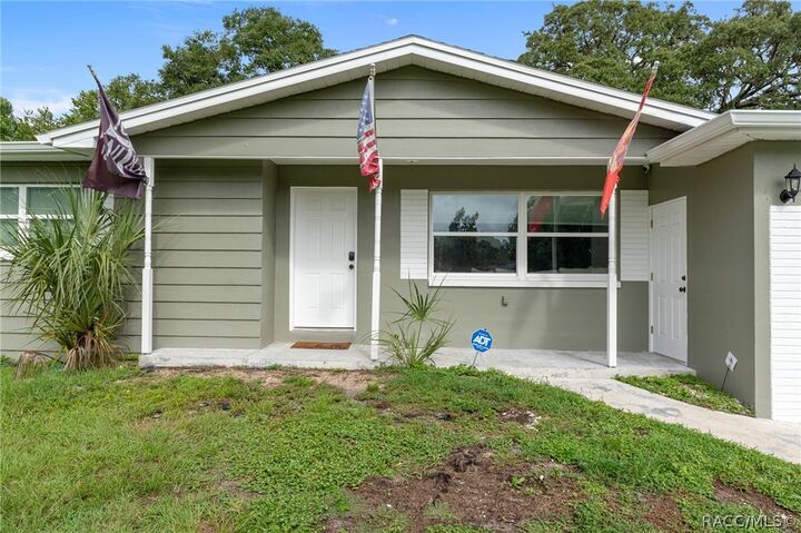 Property Photo:  16 S Jefferson Street  FL 34465 