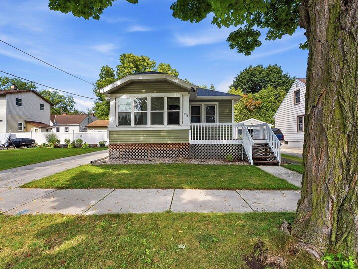 Property Photo:  942 Division Street  WI 54303-2947 
