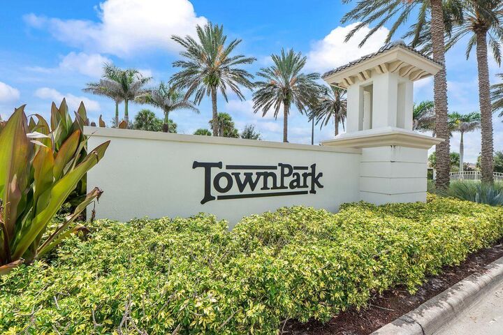 Property Photo: 11151 SW Lake Park Drive FL 34987