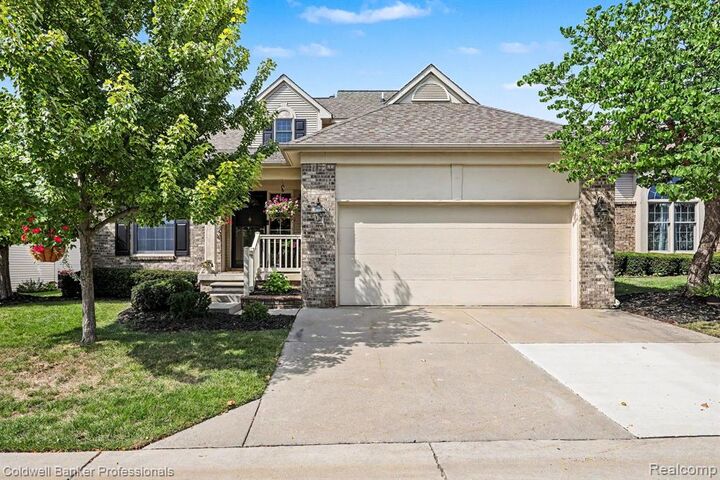 Property Photo:  613 Rolling Hills Lane  MI 48446 
