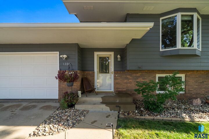 Property Photo: 1224 S Dunham Cir SD 57106