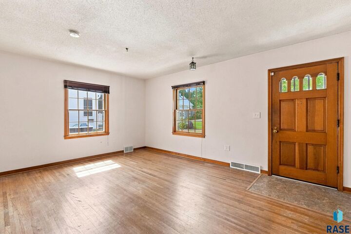 Property Photo: 1100 S Glendale Ave SD 57105
