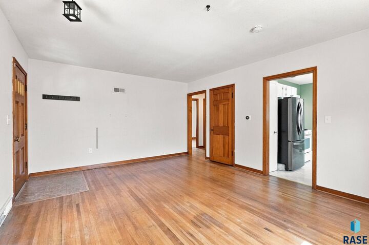 Property Photo:  1100 S Glendale Ave  SD 57105 