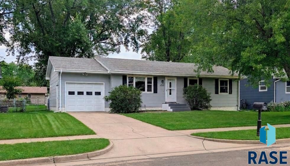 Property Photo:  4509 W 37th St  SD 57106-0901 
