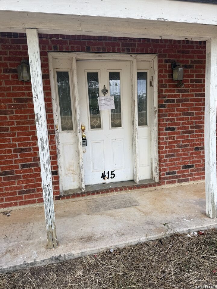 Property Photo: 415 SE Main St TX 78160