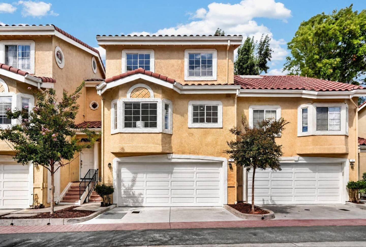 Property Photo: 18 Tyrella Court CA 94043