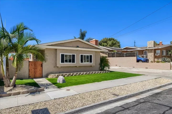 Property Photo:  2646 Calle Serena  CA 92139 